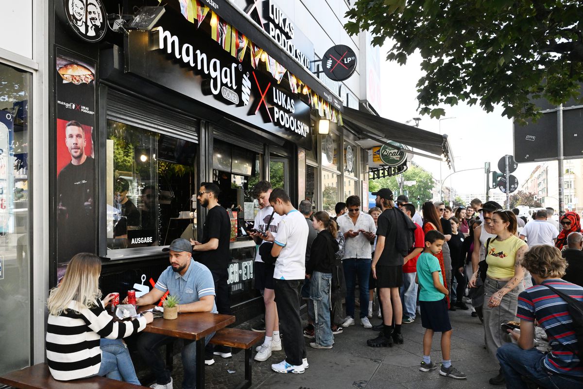 În 2006, era cel mai bun tânăr fotbalist al lumii » Azi este supranumit „Regele Kebabului” și a strâns o avere colosală!