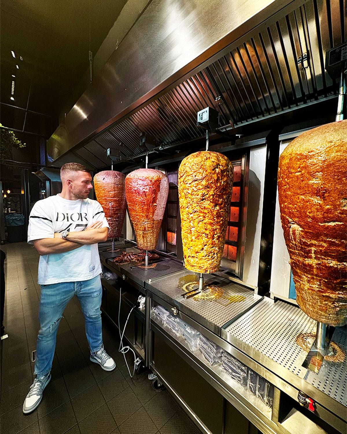 Fostul superstar al Europei revoluționează piața fast-food: lansează automatele de kebab