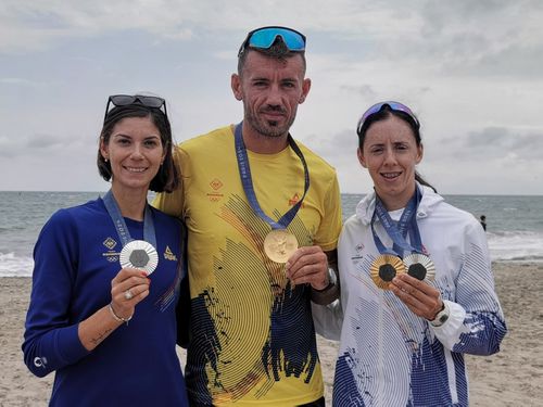 Gianina Van Groningen, Marian Enache, Roxana Anghel având ca fundal Marea Neagră FOTO Ionuț Coman