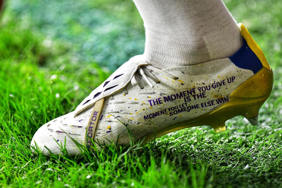 Zoom pe ghetele din Superliga personalizate de fiul lui Măldărășanu: apare un chip celebru