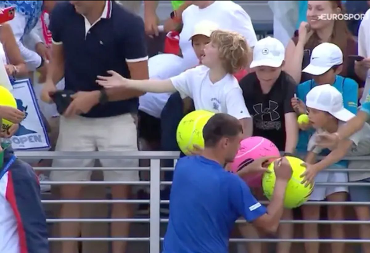 „Un om îngrozitor!” » Gest deplorabil făcut la US Open de un bărbat adult la adresa unui copil. Internetul a sancționat prompt