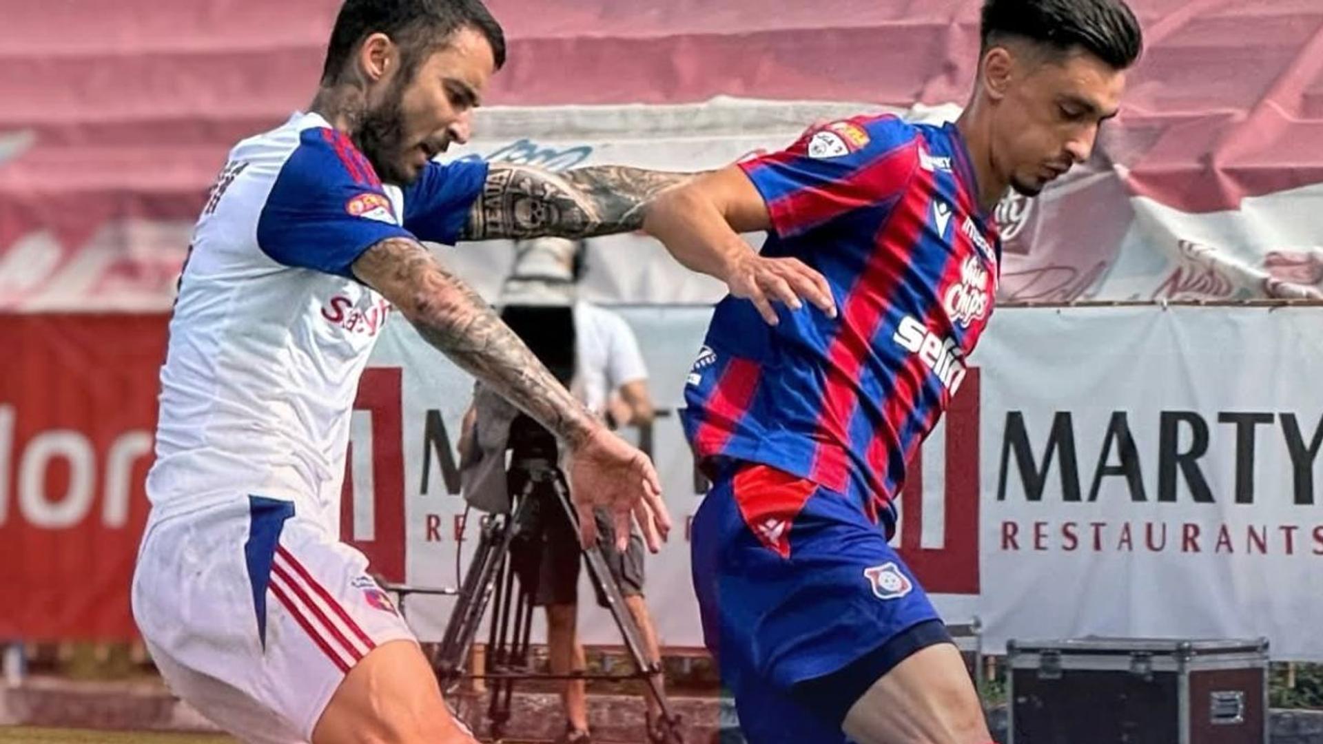 Jucători Steaua și FC Bihor în duel intens pe teren de fotbal, cu antrenorii și spectatori în fundal, Keywords extracted successfully. | sursa foto: Gazeta Sporturilor
