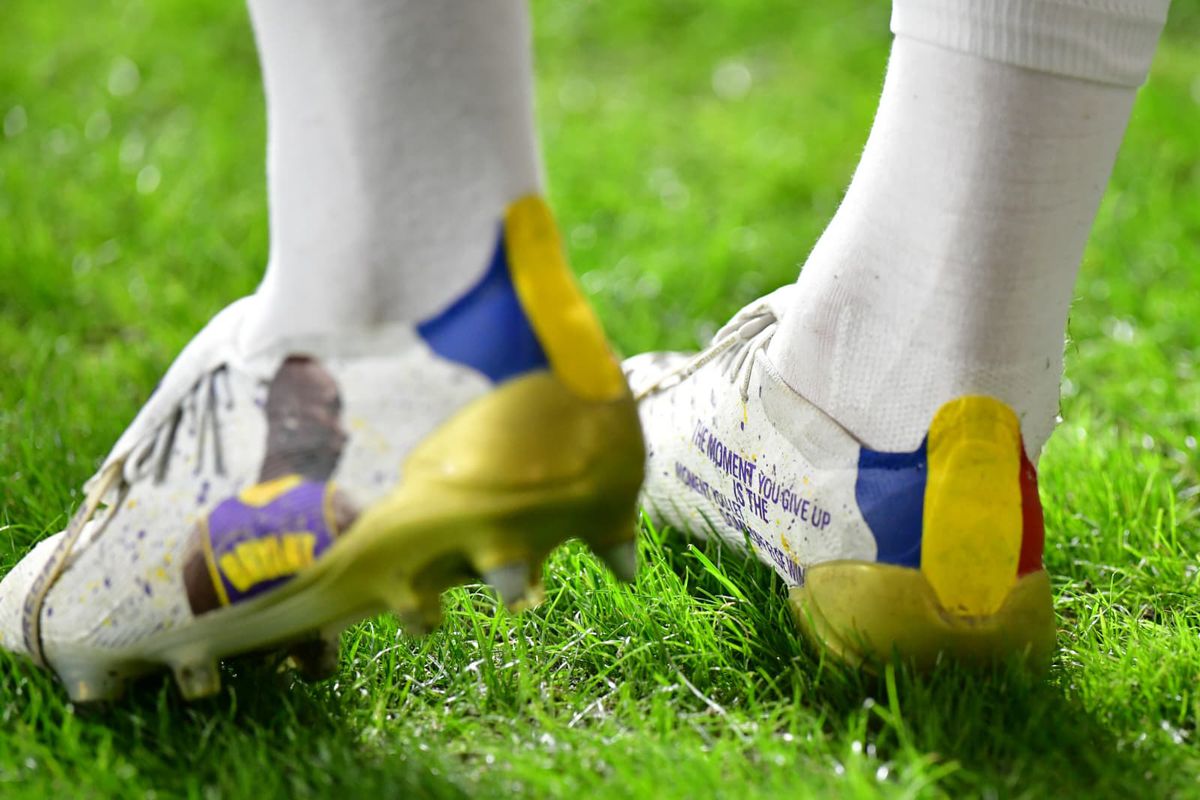 Zoom pe ghetele din Superliga personalizate de fiul lui Măldărășanu: apare un chip celebru