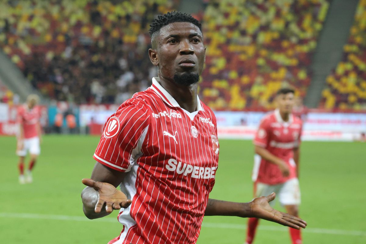 Marcatorii lui Dinamo și-au dat întâlnire la zona mixtă: „Eu sunt șeful în vestiar! Ascult Luis Gabriel”