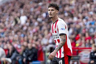 Olandezii s-au lămurit deja cu Dennis Man » „În România sunt înnebuniți după el. Poate că PSV mai are răbdare”