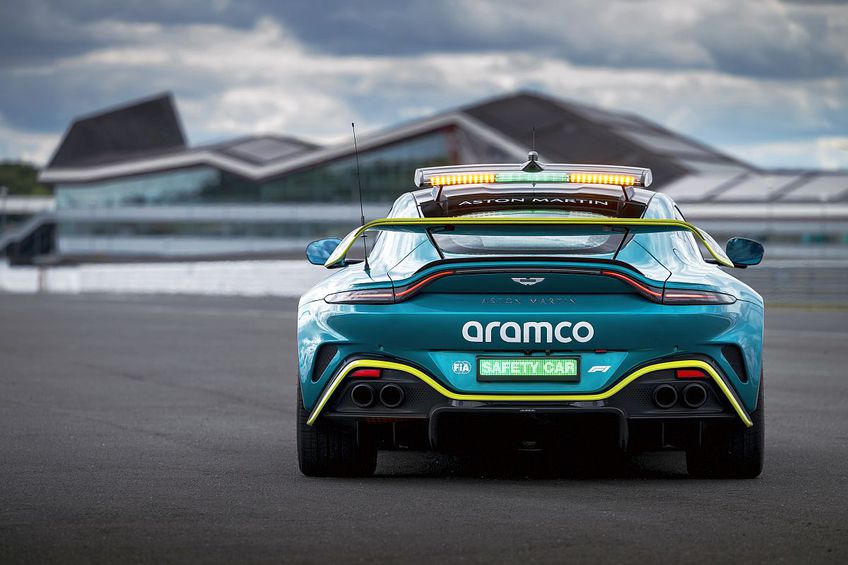 Aston Martin Vantage S, noul Safety Car din Formula 1 // foto: astonmartin.com