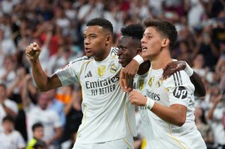 Cu trei goluri anulate la VAR și condusă de Mallorca, Real Madrid a întors soarta meciului în două minute și a urcat pe primul loc în La Liga