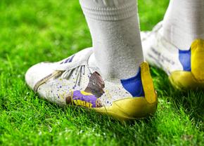 Zoom pe ghetele din Superliga personalizate de fiul lui Măldărășanu: apare un chip celebru