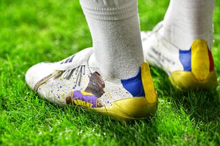 Zoom pe ghetele din Superliga personalizate de fiul lui Măldărășanu: apare un chip celebru