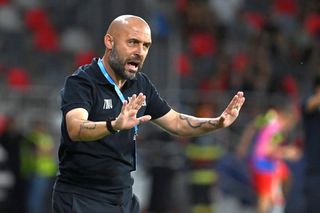 „Îl dau afară! Eu îl mușcam pe Drogba!” » Tony da Silva, scos din sărite: „Am rupt în două vestiarul la pauză!”