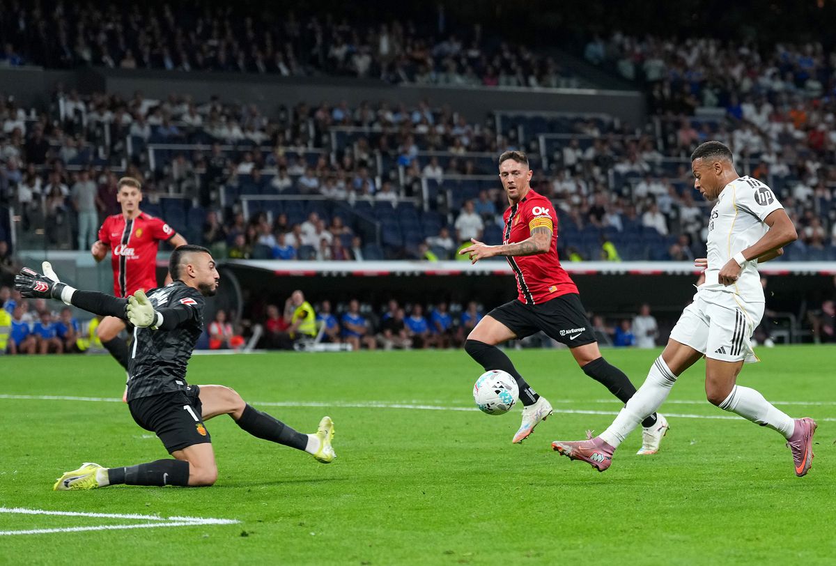 Mbappe contestă VAR-ul, după ce Real Madrid a avut TREI goluri anulate! Imaginea postată de francez