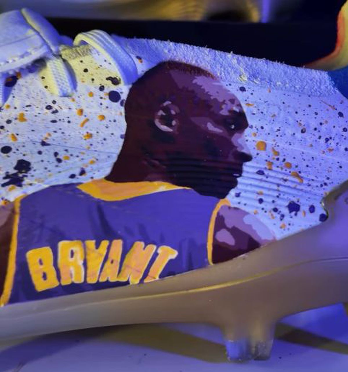 Zoom pe ghetele din Superliga personalizate de fiul lui Măldărășanu: apare un chip celebru