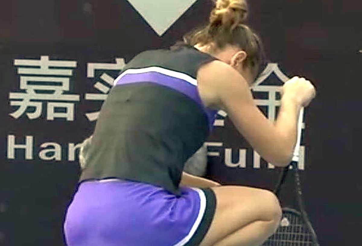 SIMONA HALEP - EKATERINA ALEXANDROVA 2-6, 3-6 // VIDEO + FOTO » Simona Halep, OUT de la Beijing! Cu probleme fizice, Simona pierde fără drept de apel cu Alexandrova