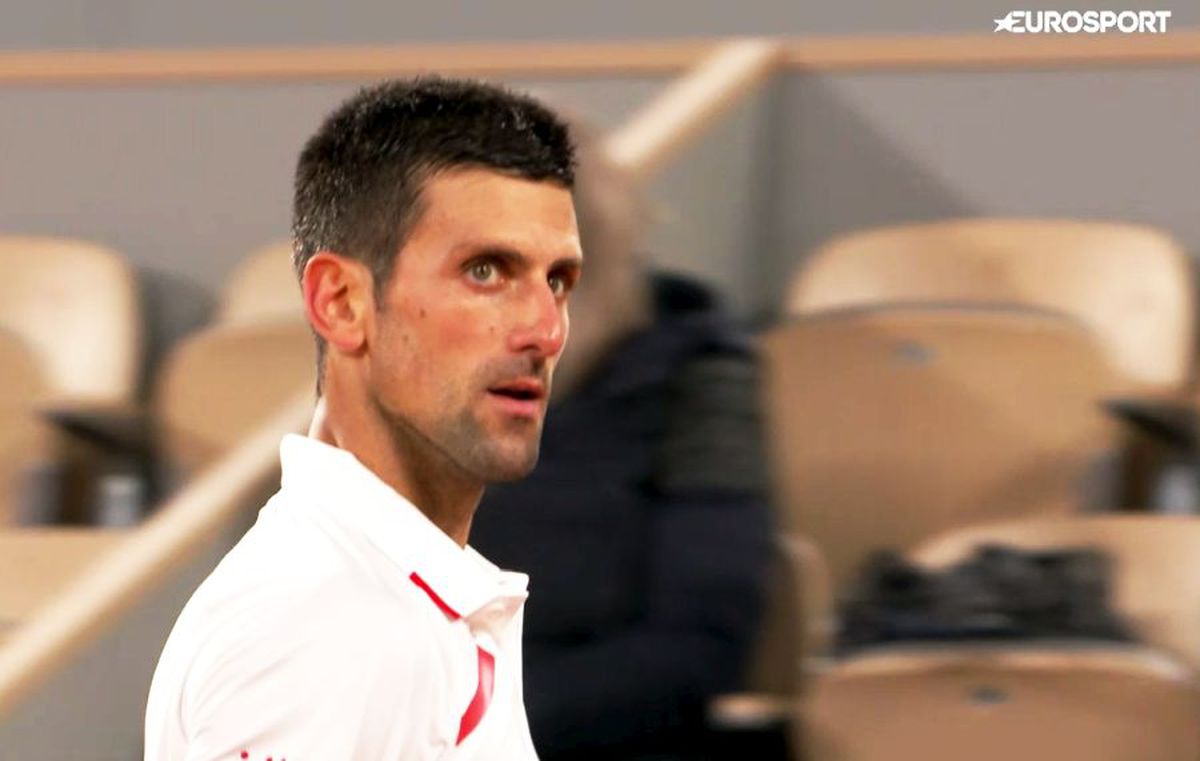Alt moment încins cu Djokovic, de data asta la Roland Garros! Gestul făcut spre un fan cu o șapcă cu Federer