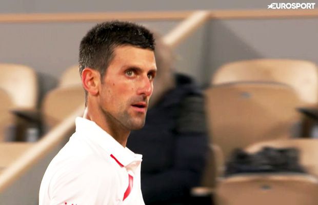 Alt moment încins cu Djokovic, de data asta la Roland Garros! Gestul făcut spre un fan cu o șapcă cu Federer