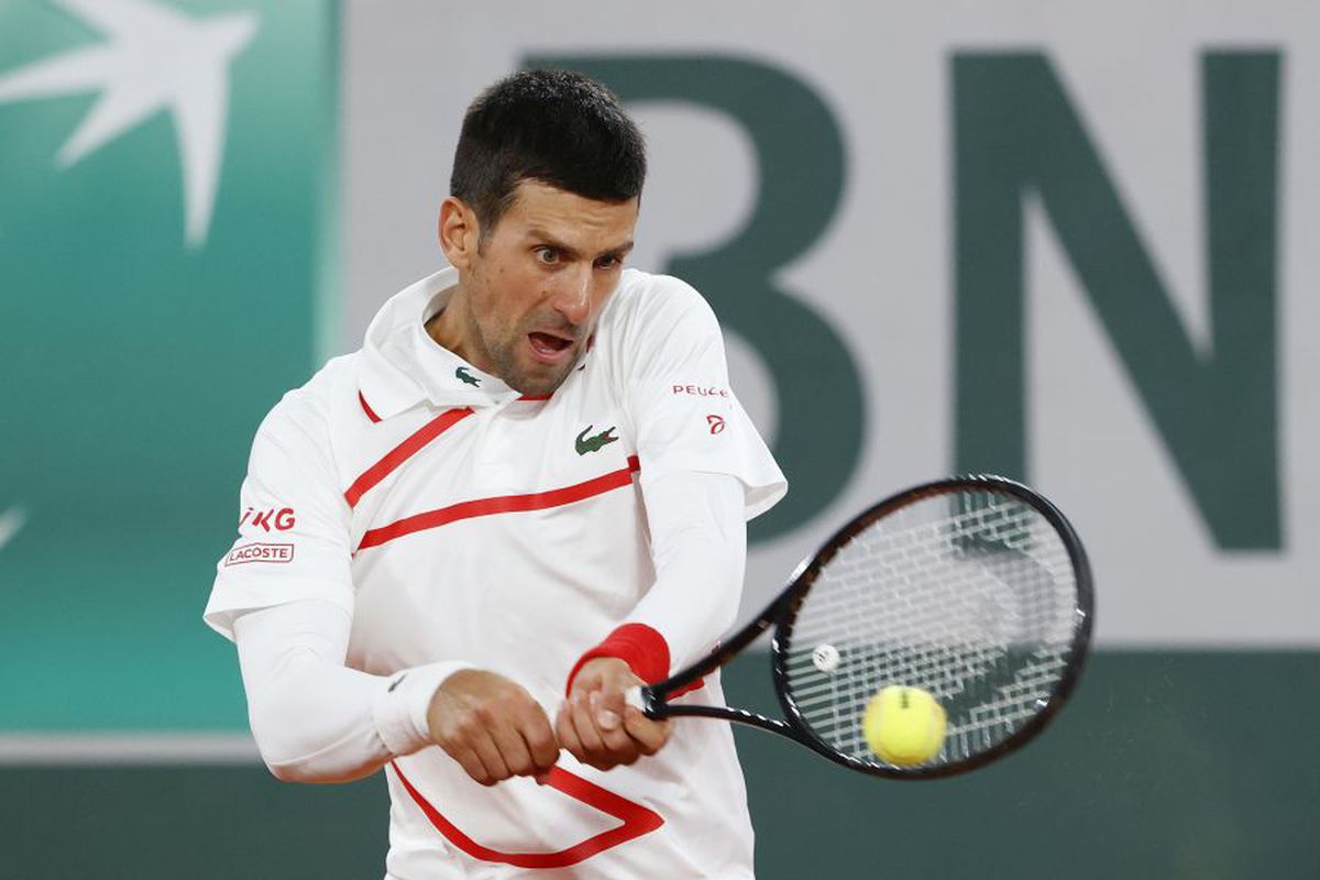 Alt moment încins cu Djokovic, de data asta la Roland Garros! Gestul făcut spre un fan cu o șapcă cu Federer