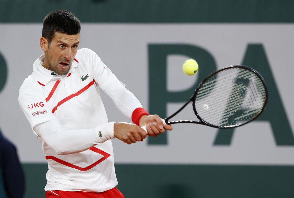 Alt moment încins cu Djokovic, de data asta la Roland Garros! Gestul făcut spre un fan cu o șapcă cu Federer