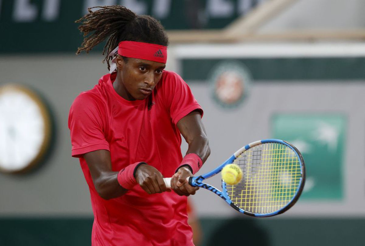 Alt moment încins cu Djokovic, de data asta la Roland Garros! Gestul făcut spre un fan cu o șapcă cu Federer