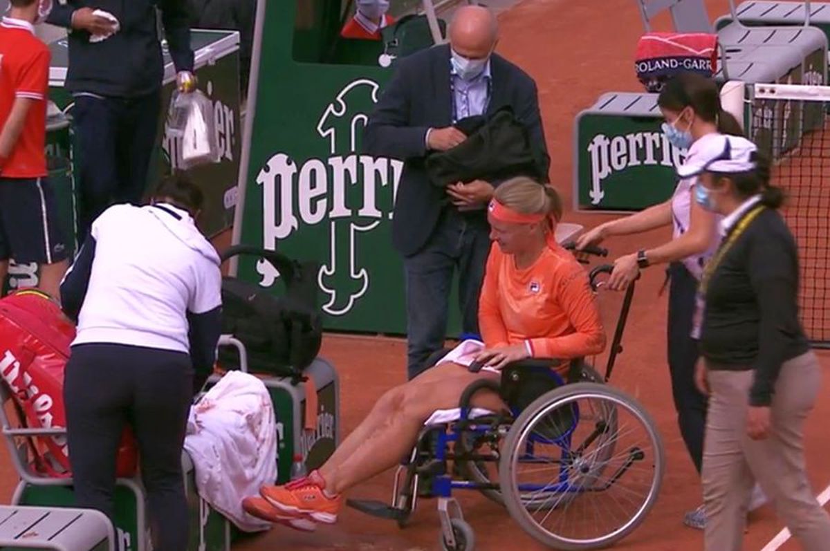 Scene tensionate la Roland Garros! Kiki Bertens, scoasă de pe teren într-un scaun cu rotile, dar adversara a izbucnit la final: „Du-te dracului!”