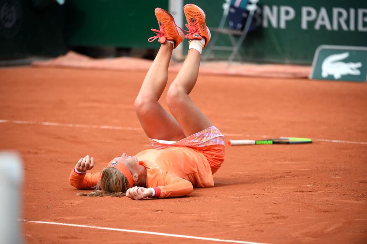 Scene tensionate la Roland Garros! Kiki Bertens, scoasă de pe teren într-un scaun cu rotile, dar adversara a izbucnit la final: „Du-te dracului!”
