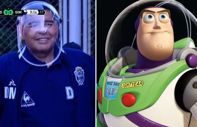 VIDEO Diego Maradona sau Buzz Lightyear? :D Cum se apără de Covid-19 la meciurile din Argentina