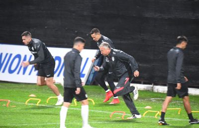 CFR CLUJ - KUPS KUOPIO. Superstiția lui Dan Petrescu la antrenament + declarații înainte de duelul din Europa League: „Trebuie să fim perfecți, mi-e teamă de ei. Cine știe cine este echipa asta?!”