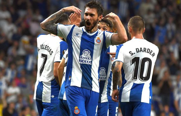 Fostul atacant din Premier League și La Liga a aterizat în România: „Face vizita medicală și semnează”