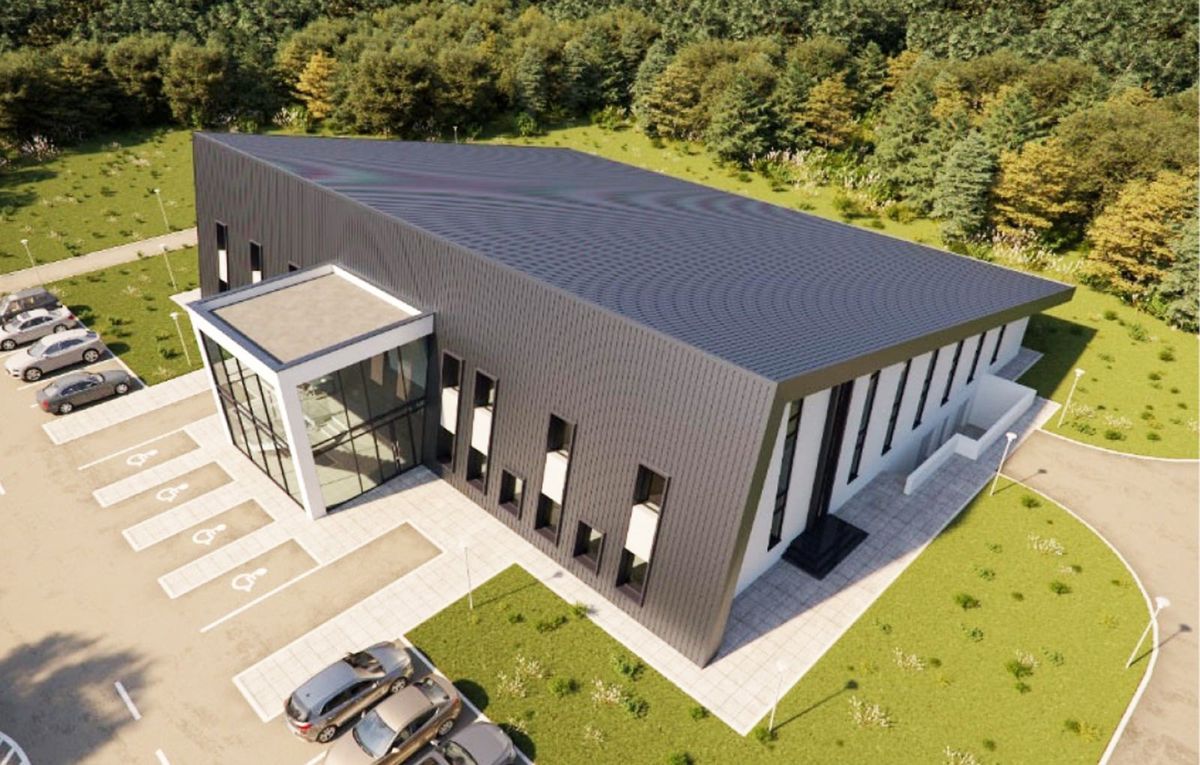 Bazinul de înot din Cristuru Secuiesc //// Foto: Facebook @RMDSZ