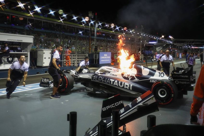Monopostul AlphaTauri condus de Pierre Gasly (26 de ani) a luat foc din senin, în zona boxelor, în timpul antrenamentelor libere dinaintea Marelui Premiu de Formula 1 din Singapore.