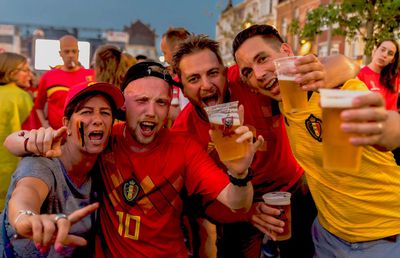 Interzis la îmbrățișat femei, atenție cum mănânci, fără alcool și droguri » Reguli stricte pentru fani la Mondialul din Qatar