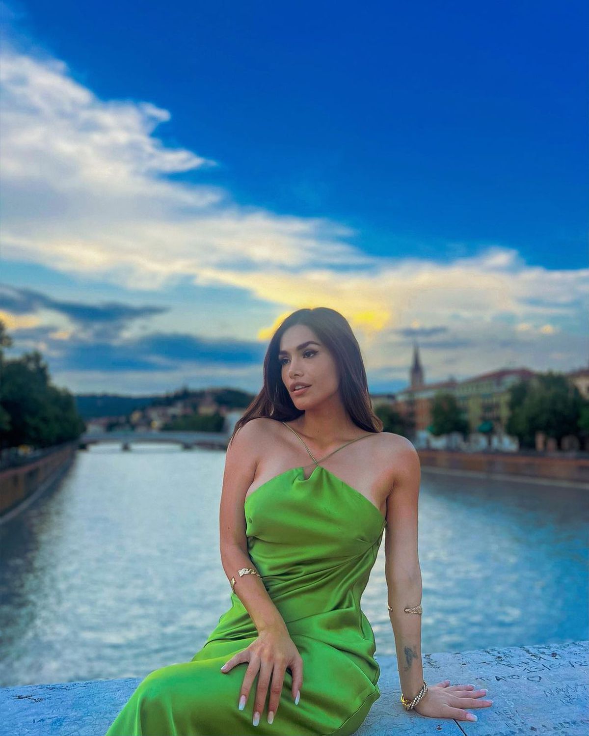 O celebră actriță face dezvăluiri picante despre fostul fundaș al Barcelonei: „A încercat de două ori. Nu mă interesa Pique, eu o iubesc pe Shakira!”