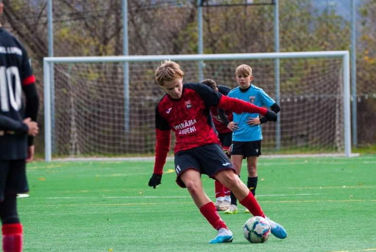 Rapid l-a transferat pe unul dintre protagoniștii serialului GSP „Pasiune pură” » Povestea puștiului care a sacrificat tot pentru a veni la București