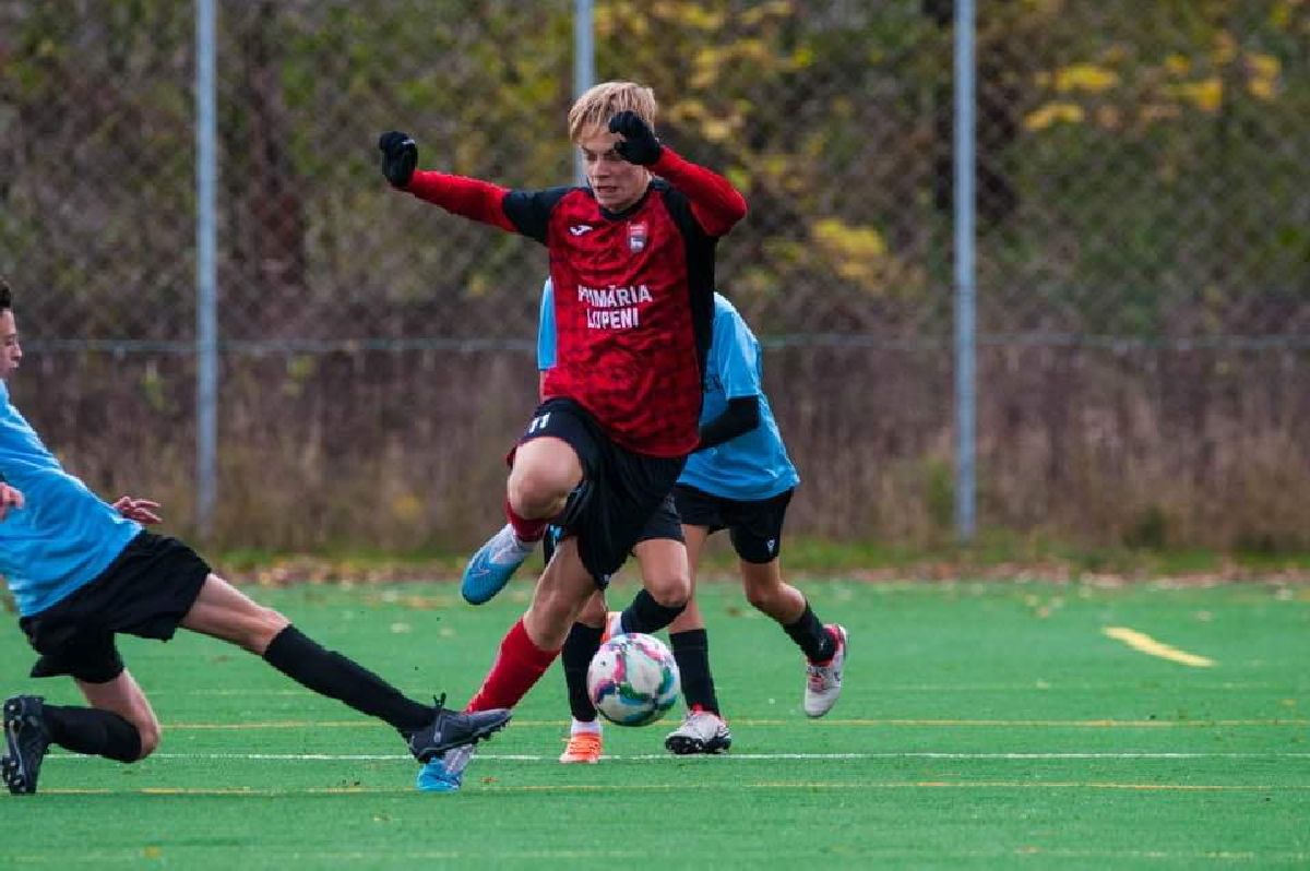 #Pasiune Pură | Vlad Poroineanu, puștiul de 15 ani plecat de la Lupeni pentru a învăța fotbal la ACS FC Dinamo: o poveste fascinantă din inima fotbalului juvenil