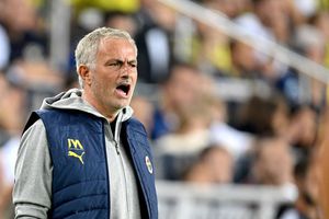 Jose Mourinho nu se dezminte » Gestul incredibil al portughezului pentru care a primit „galben” la ultimul meci