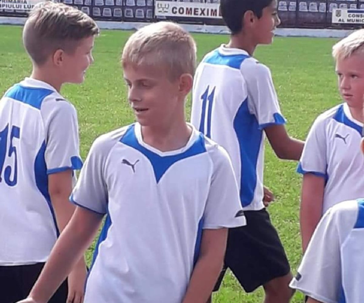 #Pasiune Pură | Vlad Poroineanu, puștiul de 15 ani plecat de la Lupeni pentru a învăța fotbal la ACS FC Dinamo: o poveste fascinantă din inima fotbalului juvenil