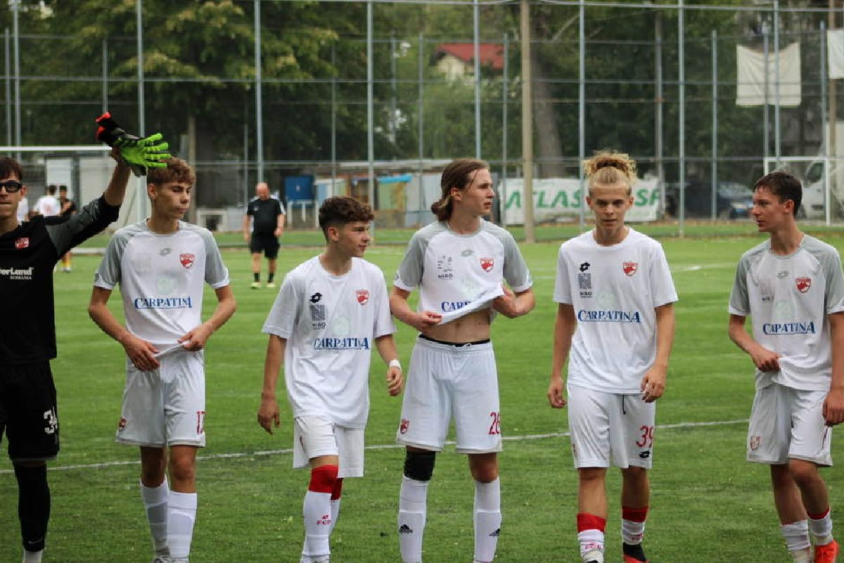 #Pasiune Pură | Vlad Poroineanu, puștiul de 15 ani plecat de la Lupeni pentru a învăța fotbal la ACS FC Dinamo: o poveste fascinantă din inima fotbalului juvenil