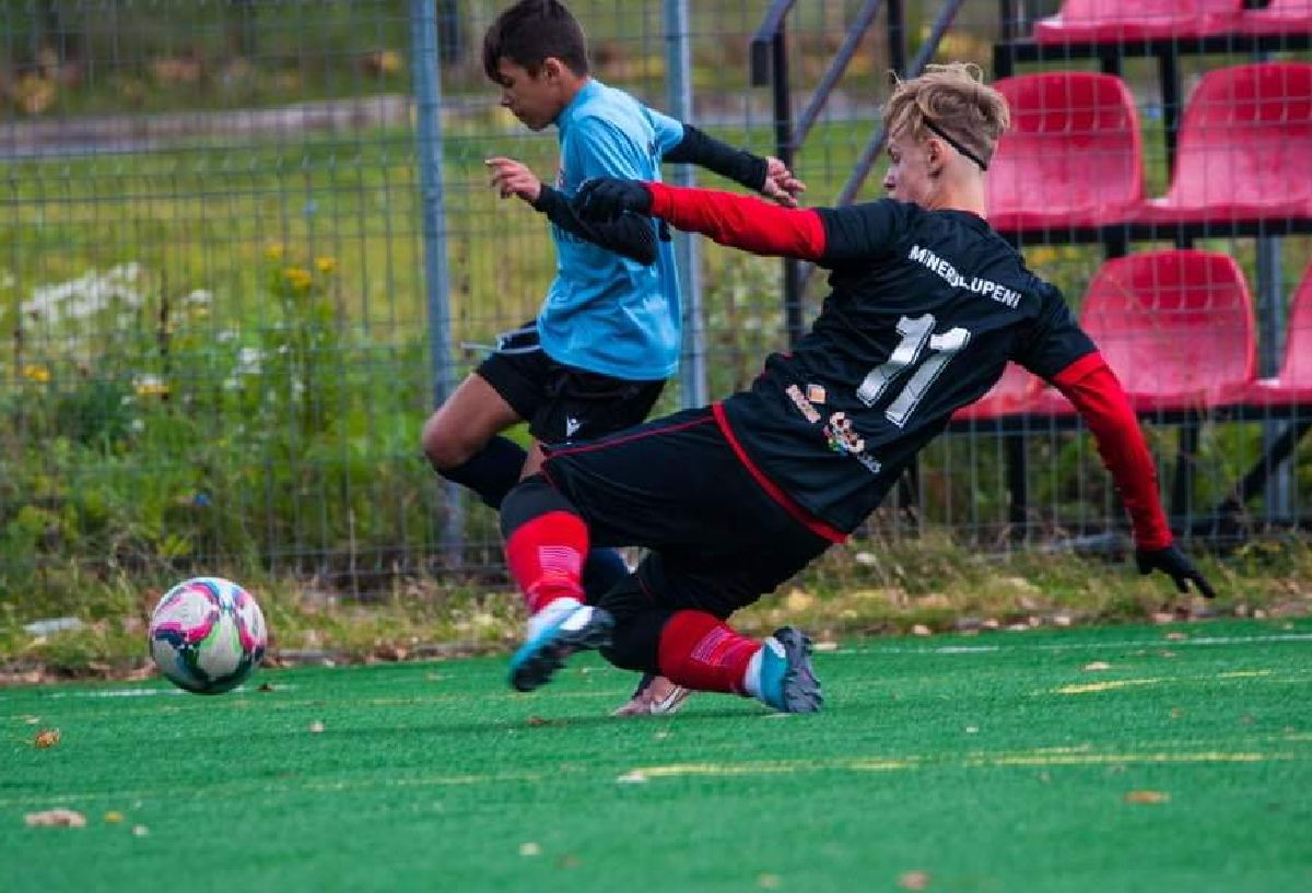 #Pasiune Pură | Vlad Poroineanu, puștiul de 15 ani plecat de la Lupeni pentru a învăța fotbal la ACS FC Dinamo: o poveste fascinantă din inima fotbalului juvenil