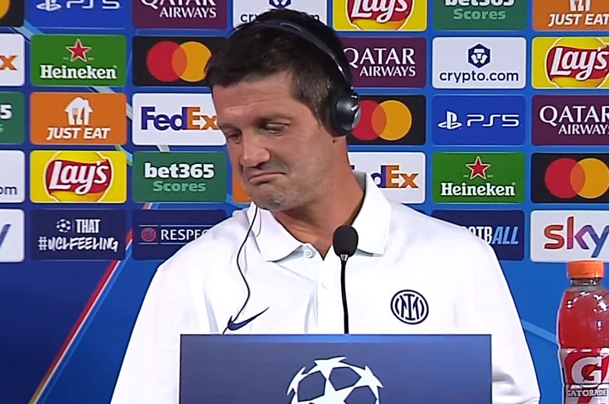 Moment viral la conferința de presă a lui Cristi Chivu. Foto: Captură YouTube