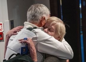 Cine este femeia pe care Jose Mourinho a îmbrațisat-o îndelung la revenirea pe Stamford Bridge