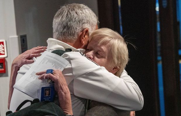 Cine este femeia pe care Jose Mourinho a îmbrațisat-o îndelung la revenirea pe Stamford Bridge
