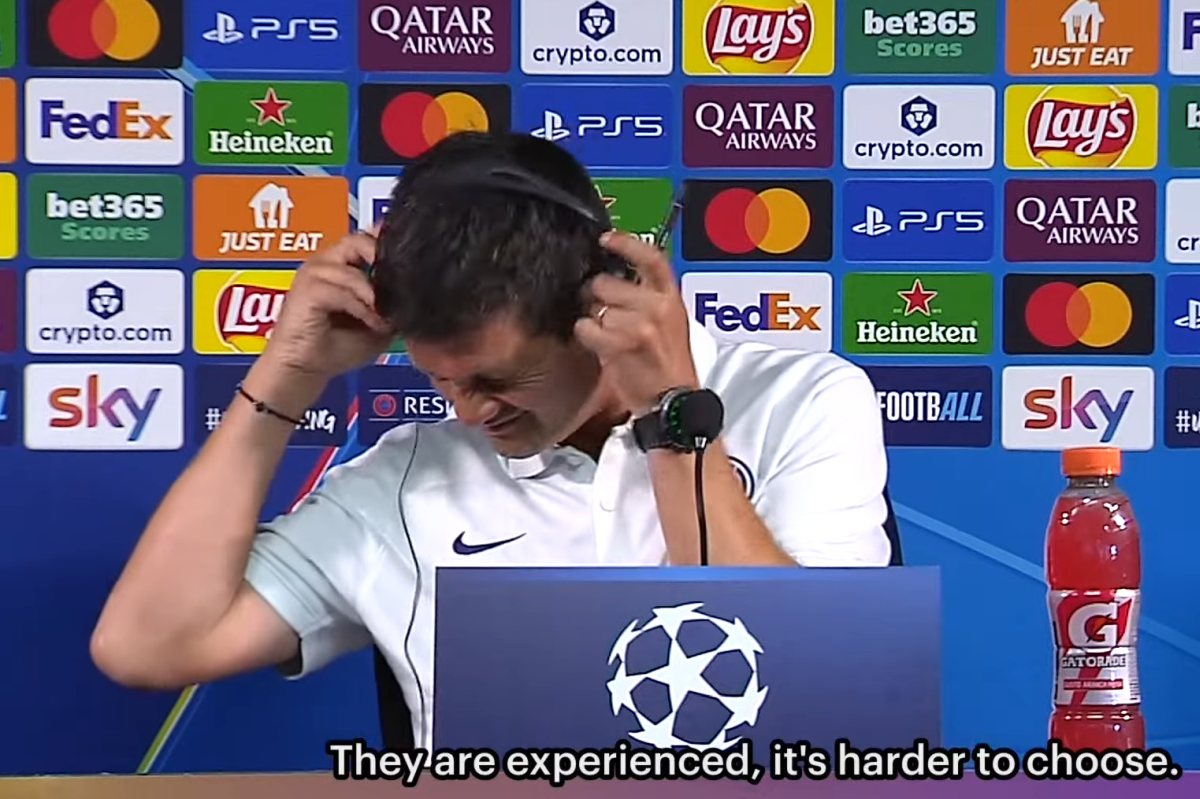 Moment viral la conferința de presă a lui Cristi Chivu. Foto: Captură YouTube