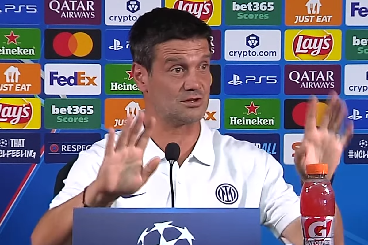 Moment viral la conferința de presă a lui Cristi Chivu. Foto: Captură YouTube