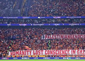 Bannere pro-Palestina la meciul lui Liverpool din Liga Campionilor: „Lăsați bebelușii să trăiască”