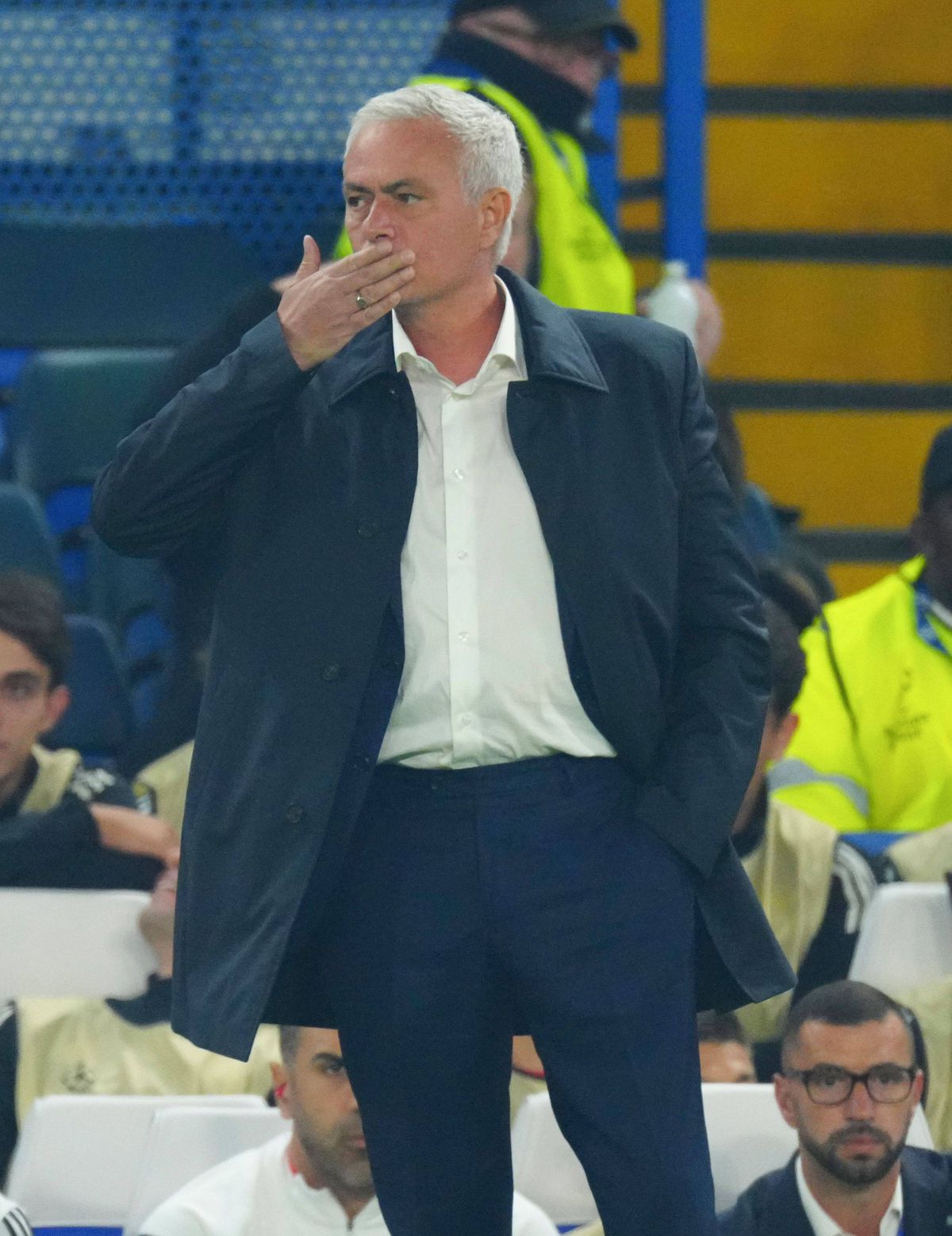 Mourinho a revenit pe Stamford Bridge cu o ironie: „Frustrant! Atunci nu voiau să iasă din casă, acum pot lua cina”