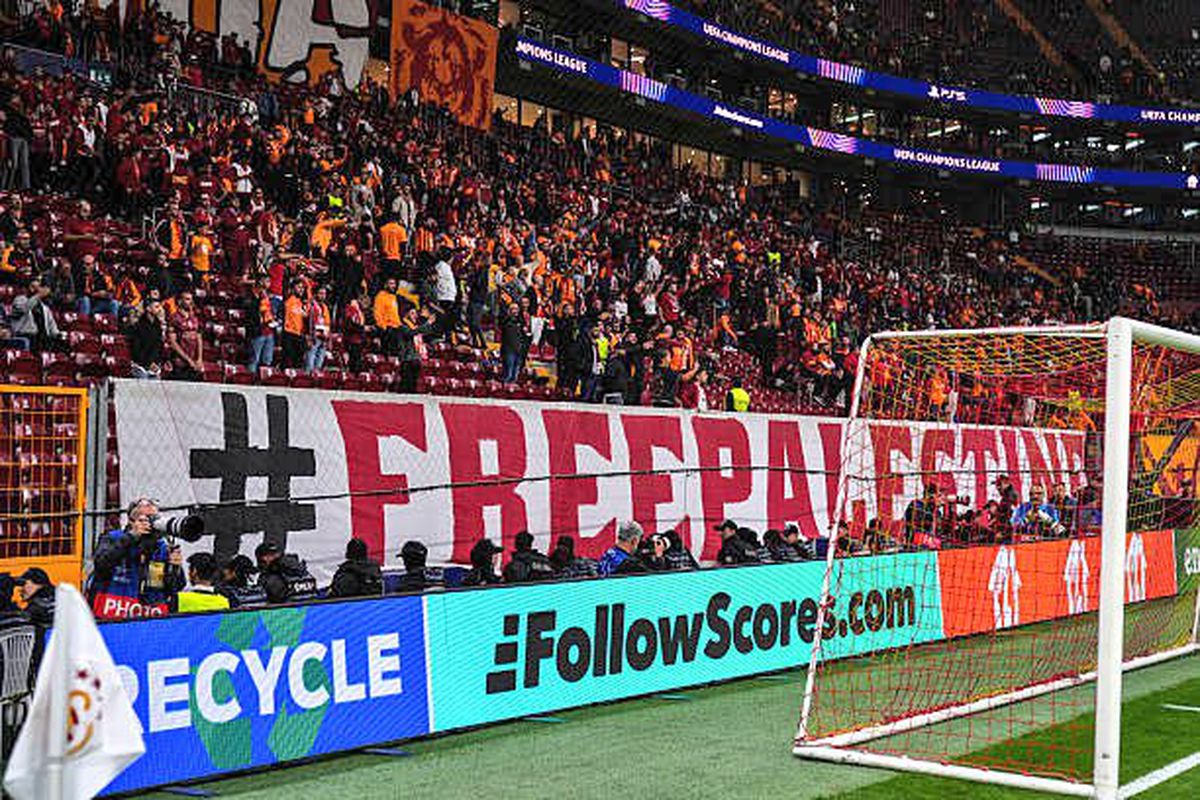 Galatasaray a râs de Liverpool pe contul oficial: „Nu vei merge niciodată singur, dar...”