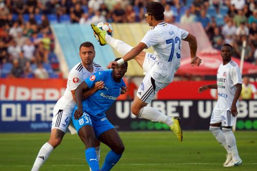 Doar două puncte le separă pe Universitatea Craiova și FC Botoșani în fruntea clasamentului, foto: facebook.com/fcbotosani