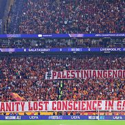 Bannere pro-Palestina la Galatasaray - Liverpool / Foto: Twitter