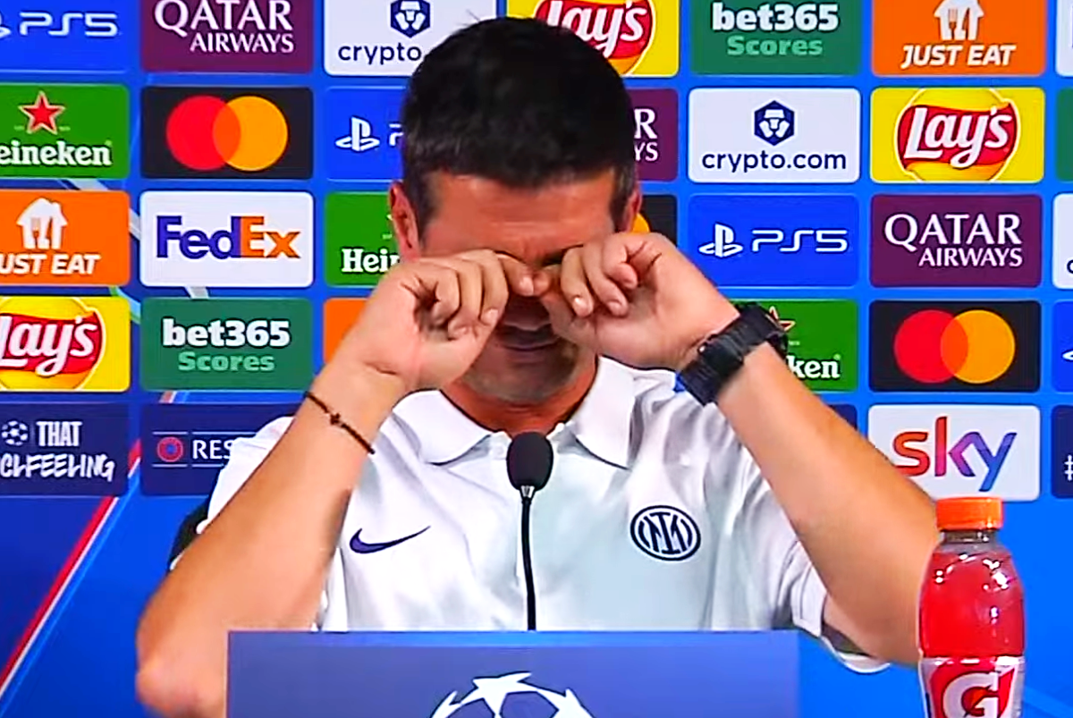 Moment viral la conferința de presă a lui Cristi Chivu. Foto: Captură YouTube