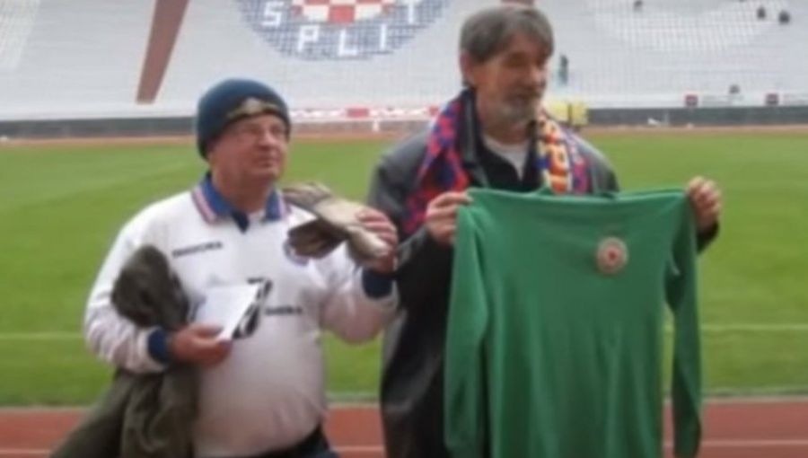 Ivan Budincevic: Foto: Printskrin/ Jutjub „Tot ce auziți e adevărat, mor de foame!” » „Printre cei mai buni 5 portari din Europa”, acum în sărăcie lucie, muncește pe câmp: „Trăim 3 oameni cu 140 de euro pe lună”