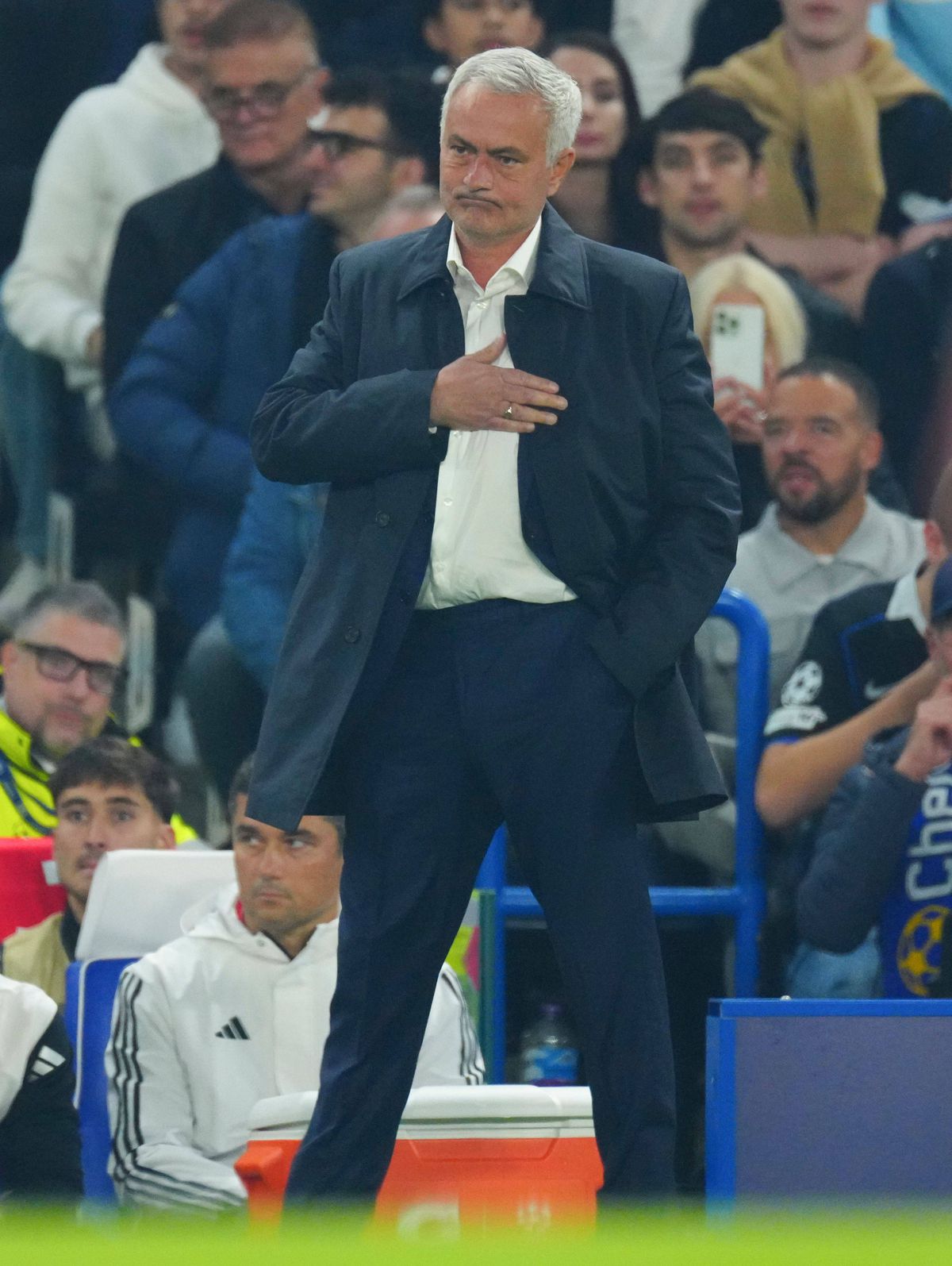 Mourinho a revenit pe Stamford Bridge cu o ironie: „Frustrant! Atunci nu voiau să iasă din casă, acum pot lua cina”